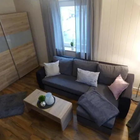 Grosse In Voslapp Mit Garten Apartment *